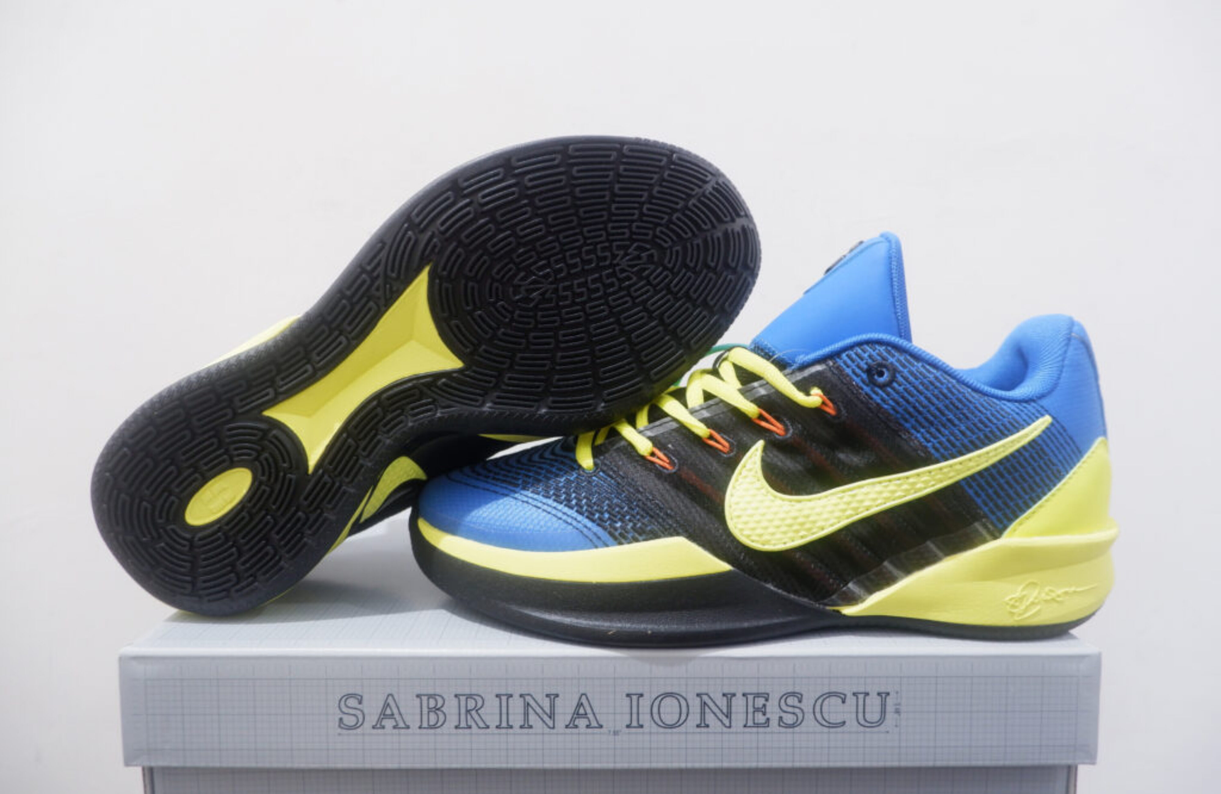 NIKE SABRINA 3 LOW GYM BLUE