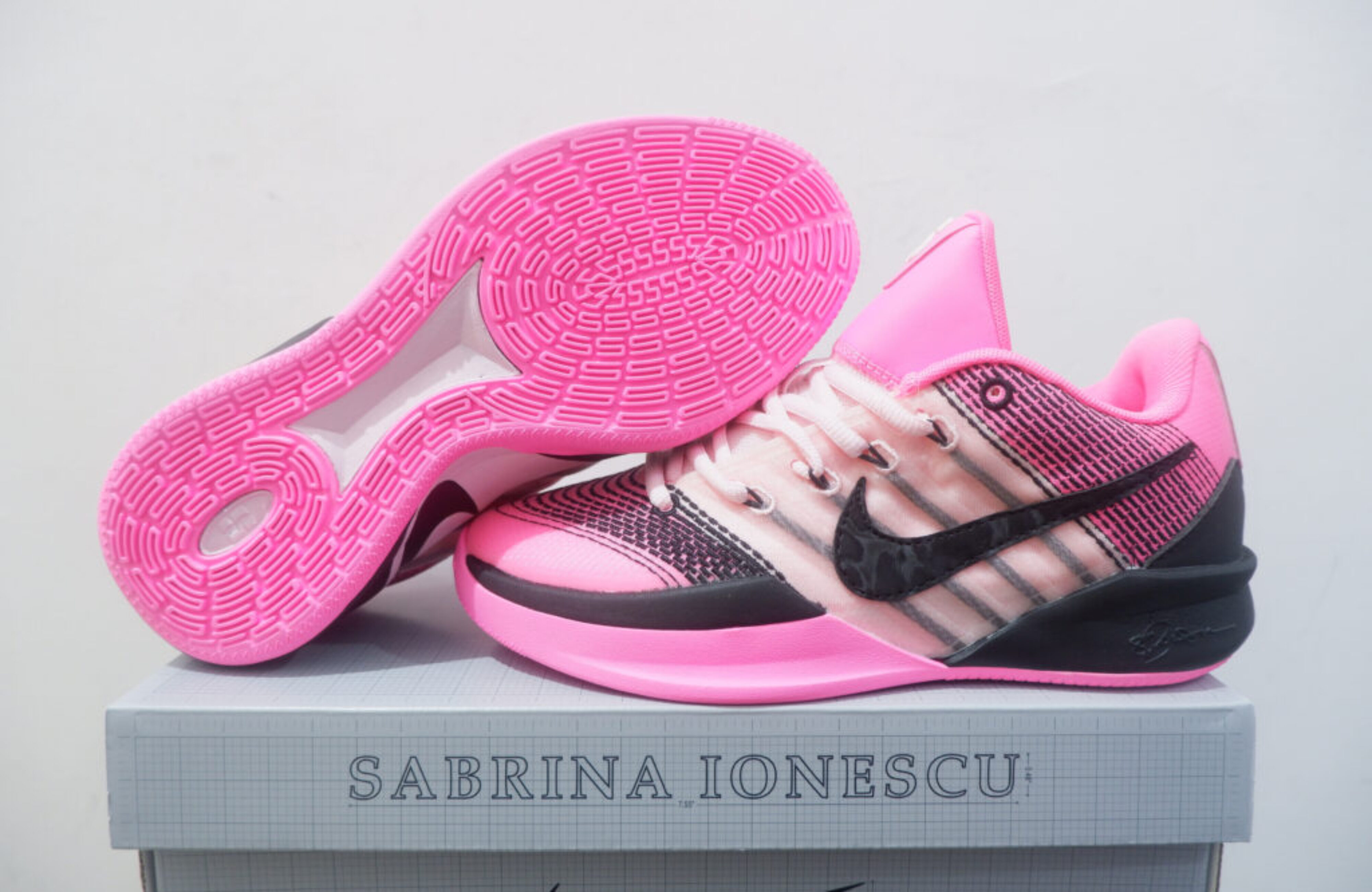 NIKE SABRINA 3 LOW PINK BY YOU SIZE 36-39
