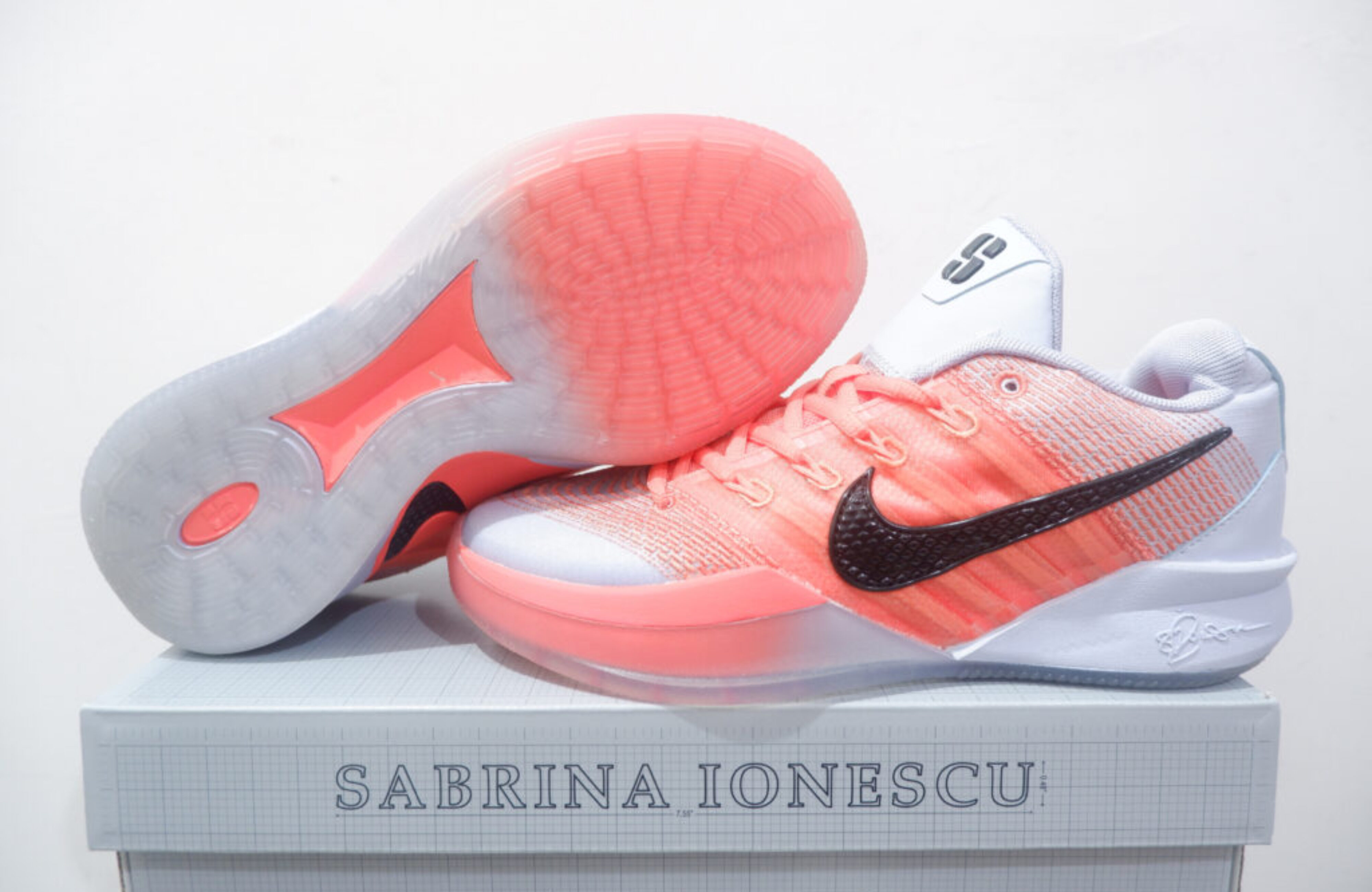 NIKE SABRINA 3 LOW RADIANT SIZE 36-39