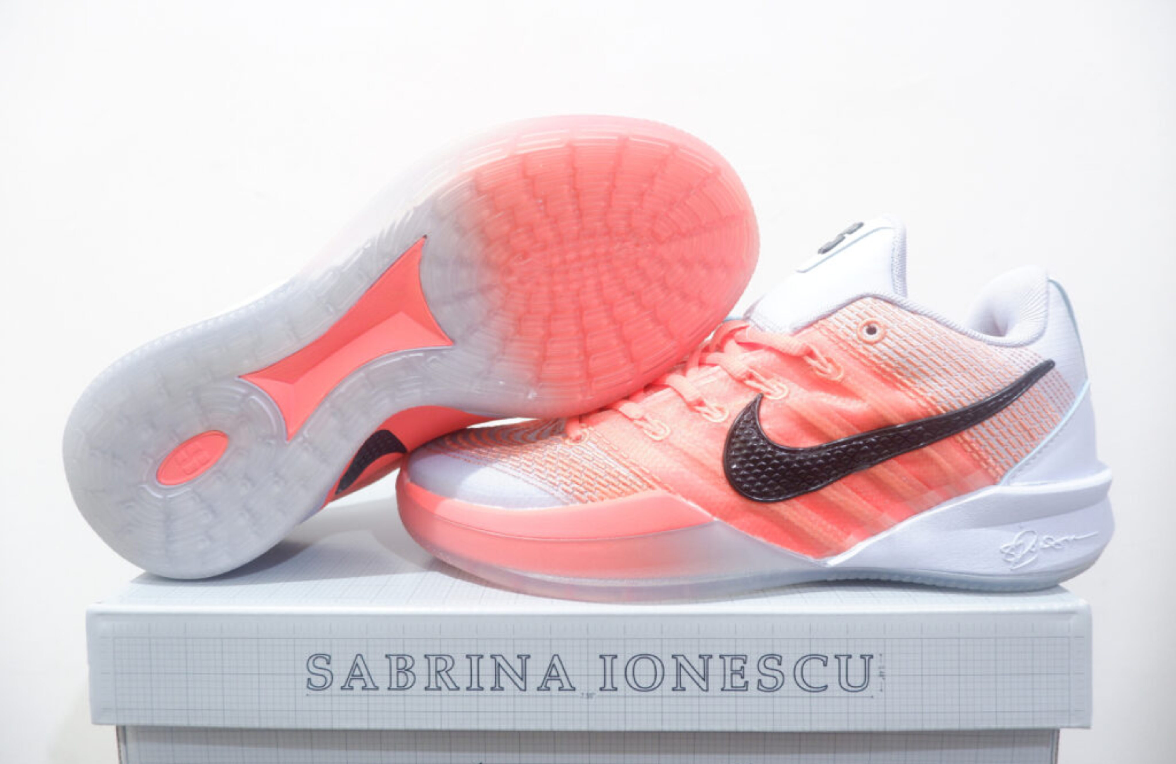 NIKE SABRINA 3 LOW RADIANT