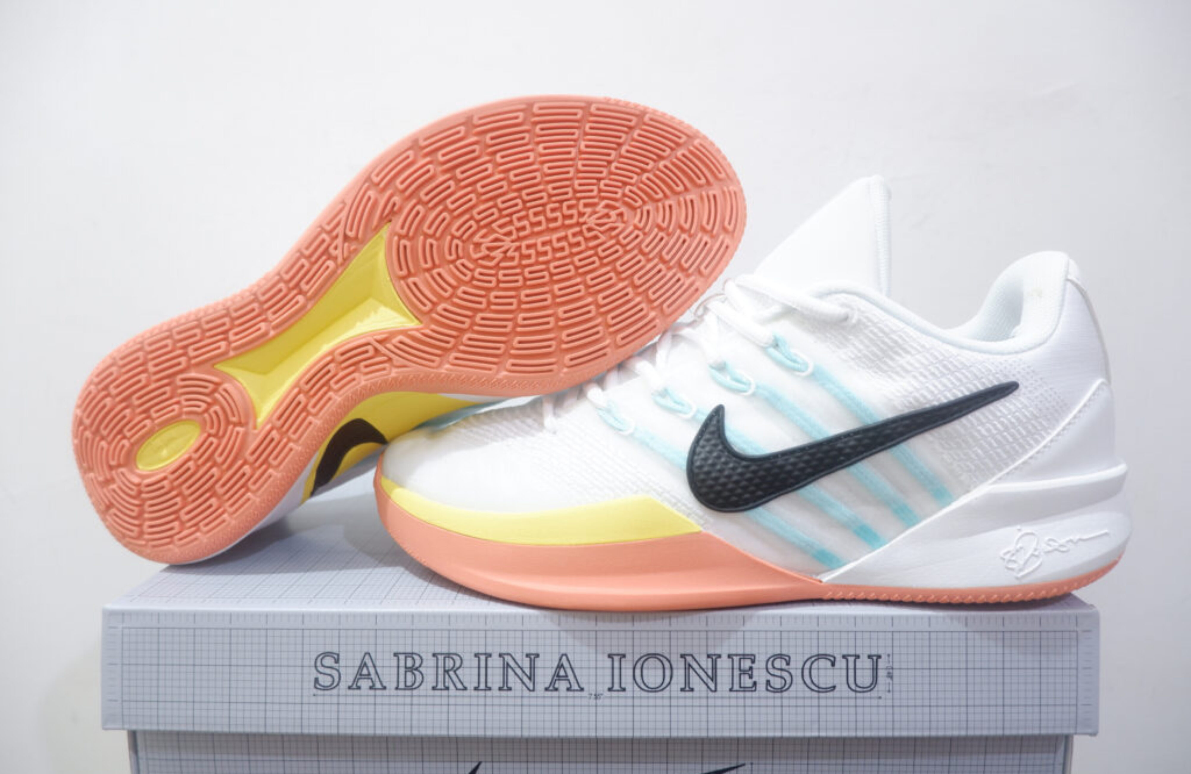 NIKE SABRINA 3 LOW SILENCER