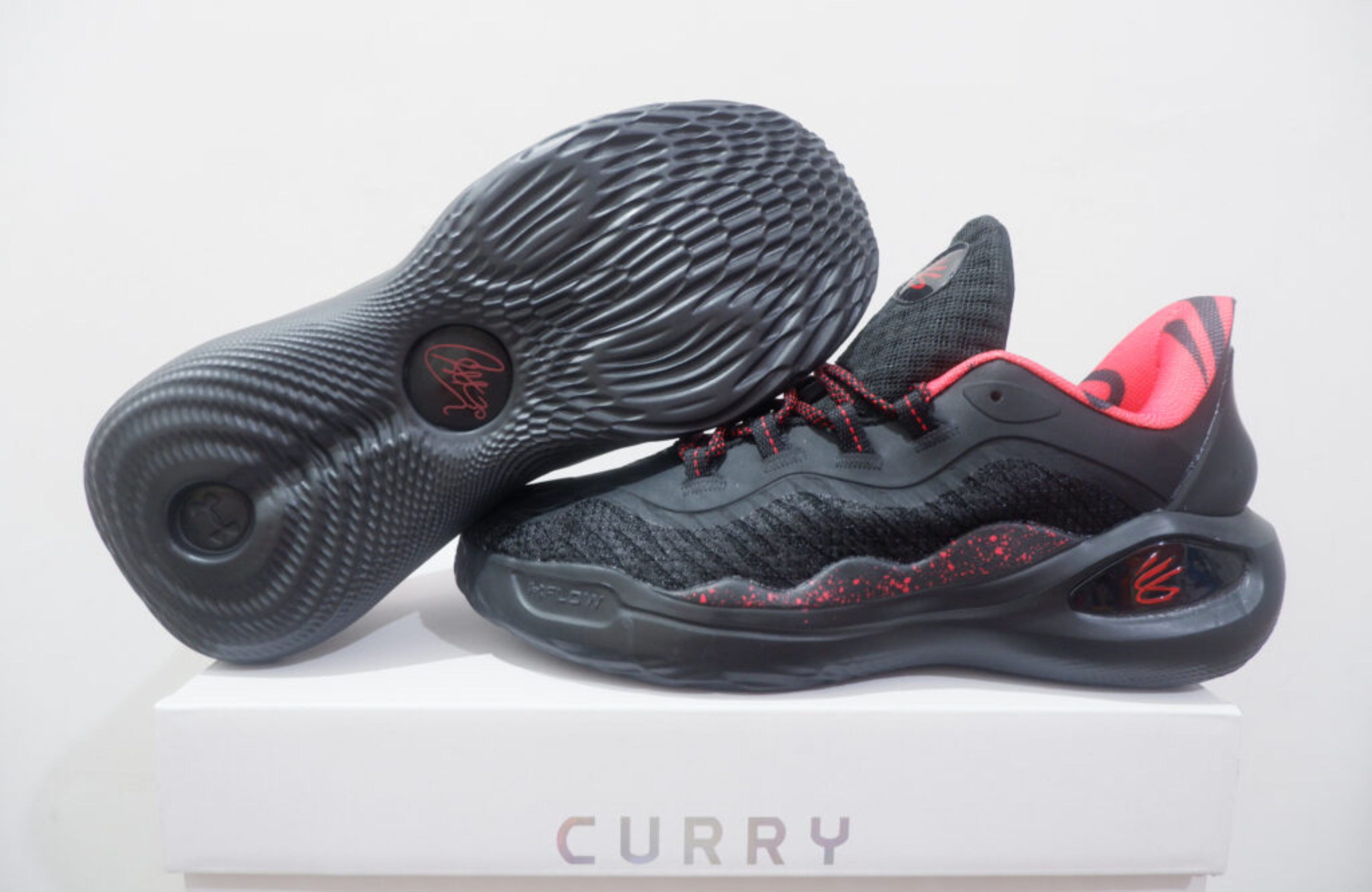 UA CURRY FLOW 11 LOW TUFF CROWD
