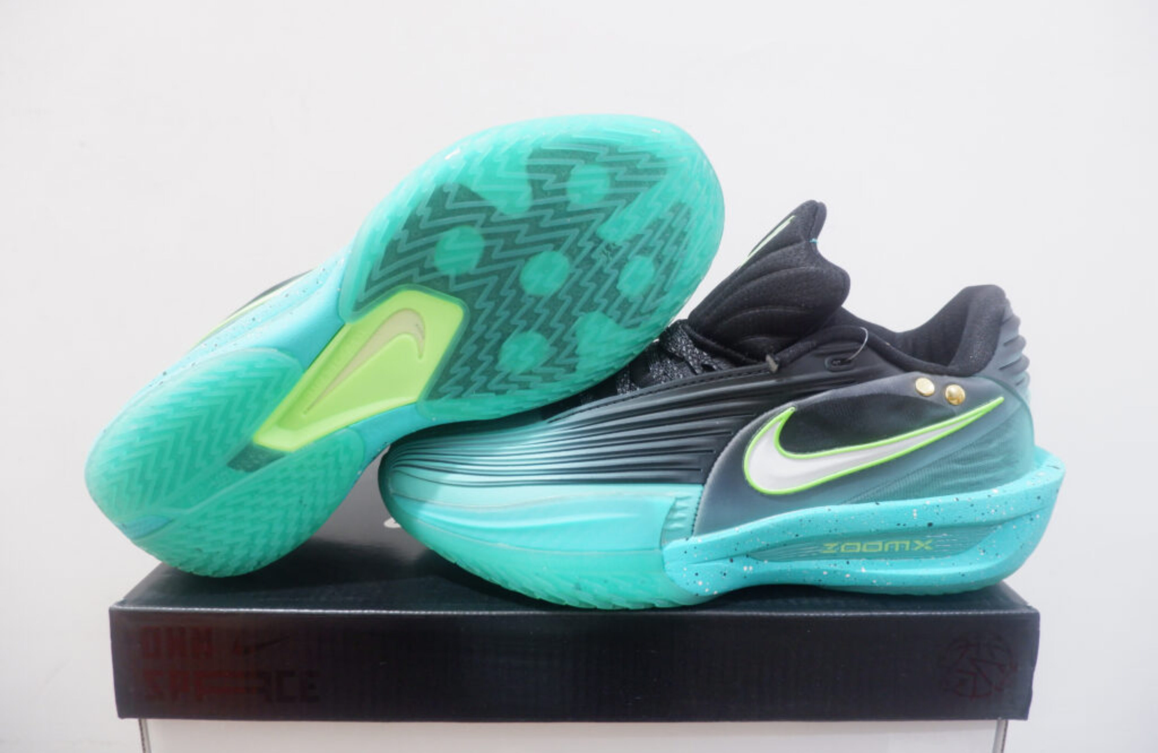 NIKE AIR ZOOM GT CUT 3 TURBO LOW PE JRUE HOLIDAY SIZE 36-39
