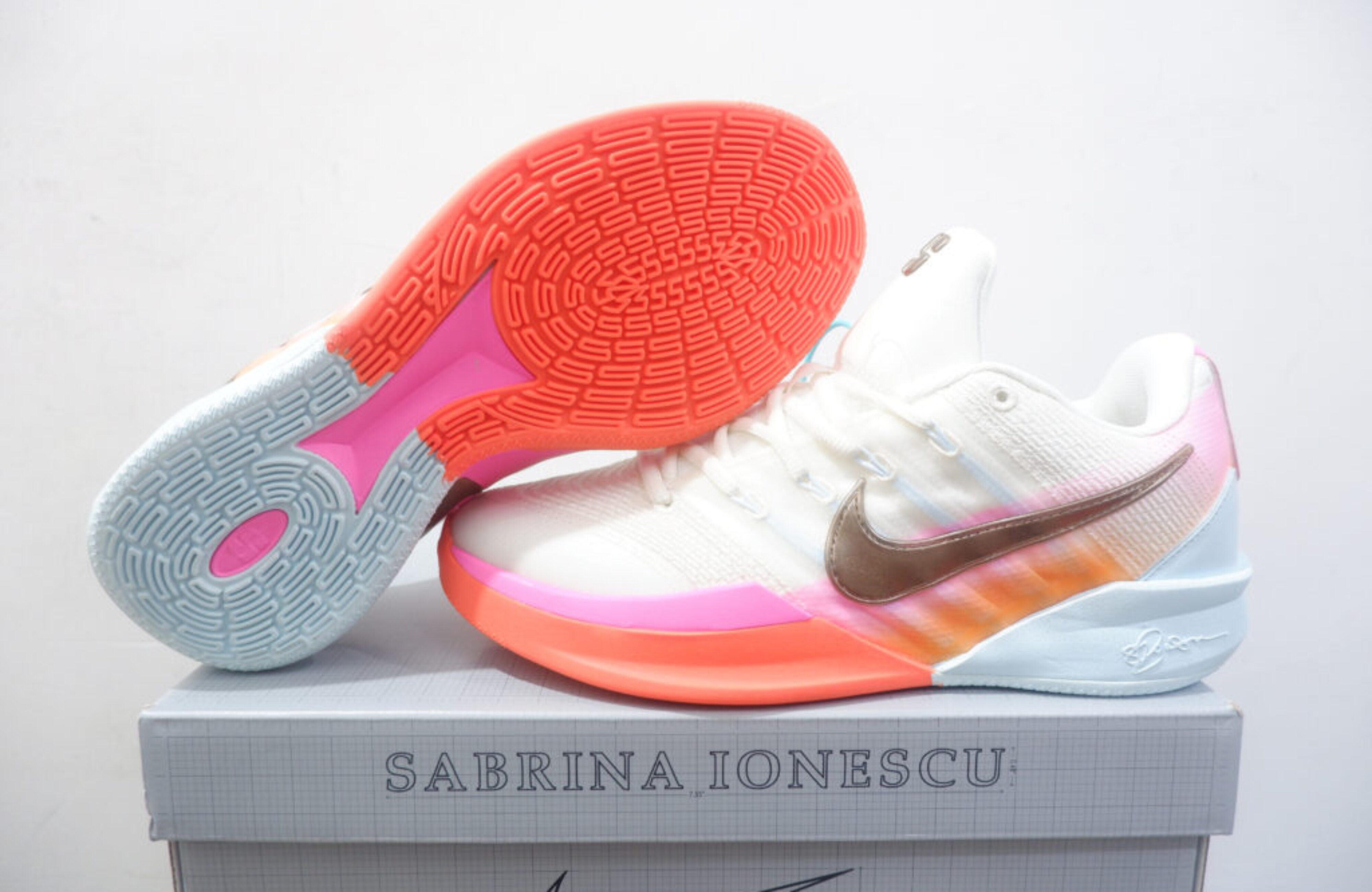 NIKE SABRINA 3 LOW CROSSOVER