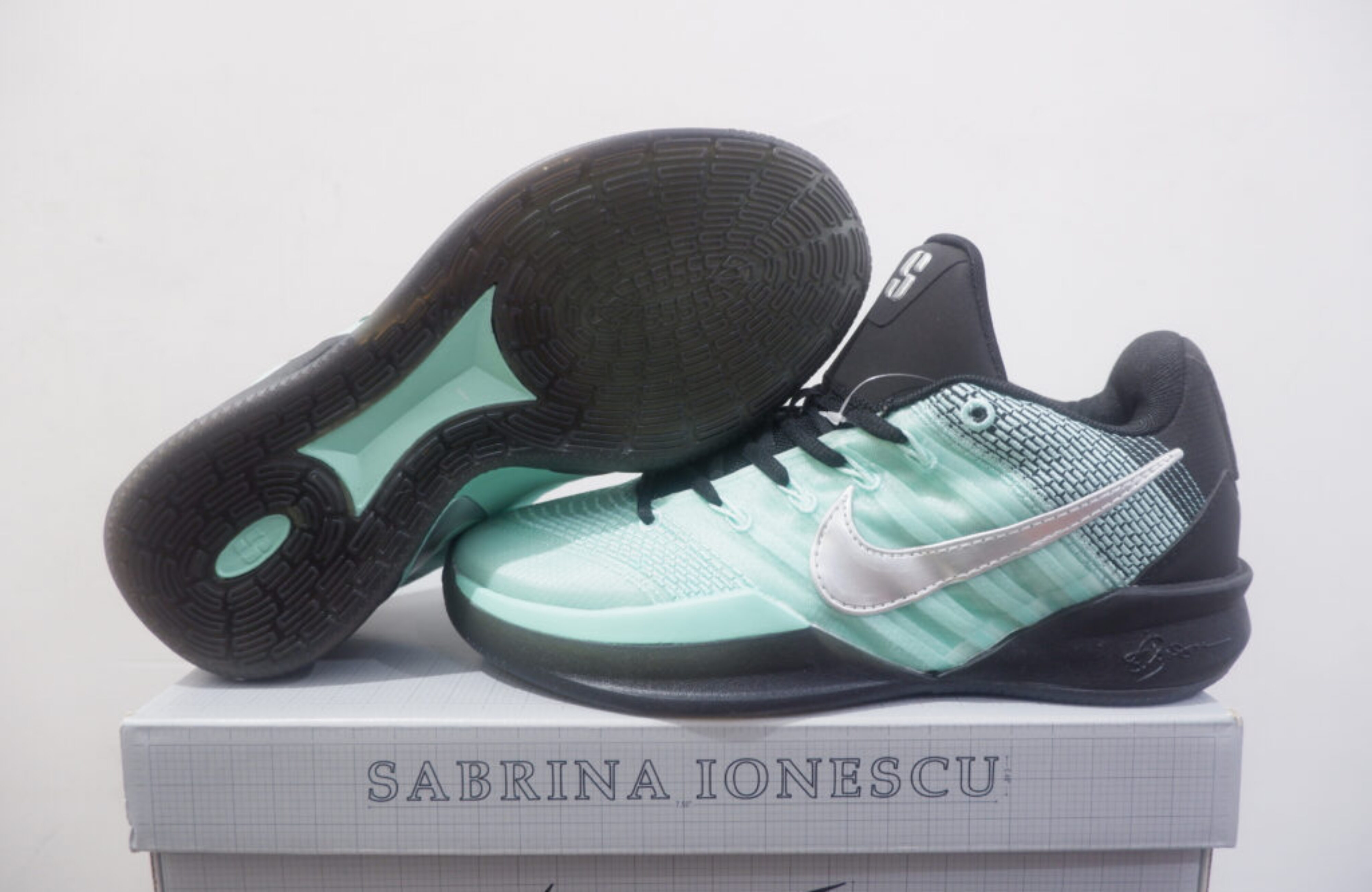NIKE SABRINA 3 LOW LIBERTY BLACK