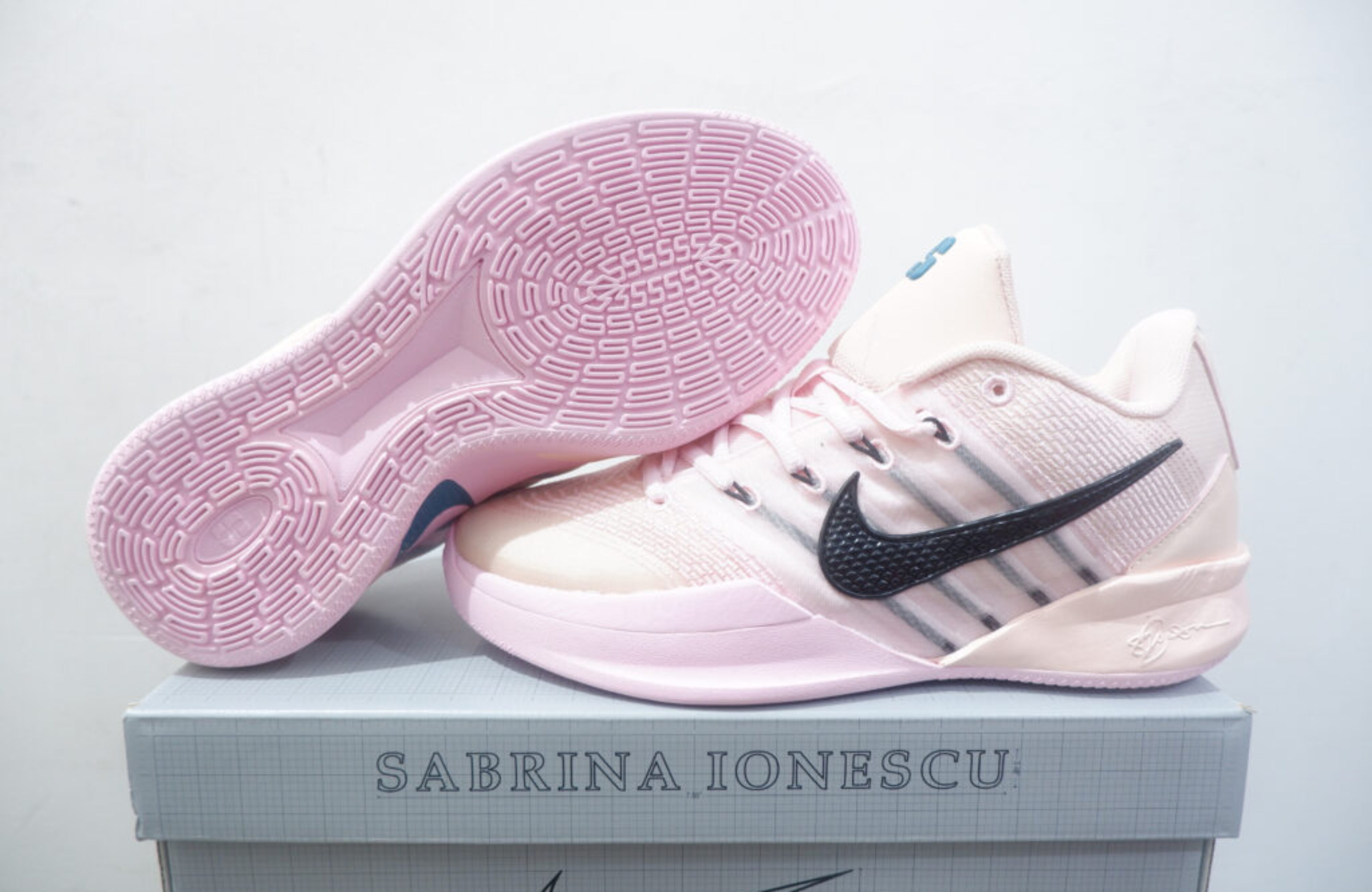 NIKE SABRINA 3 LOW TWIN